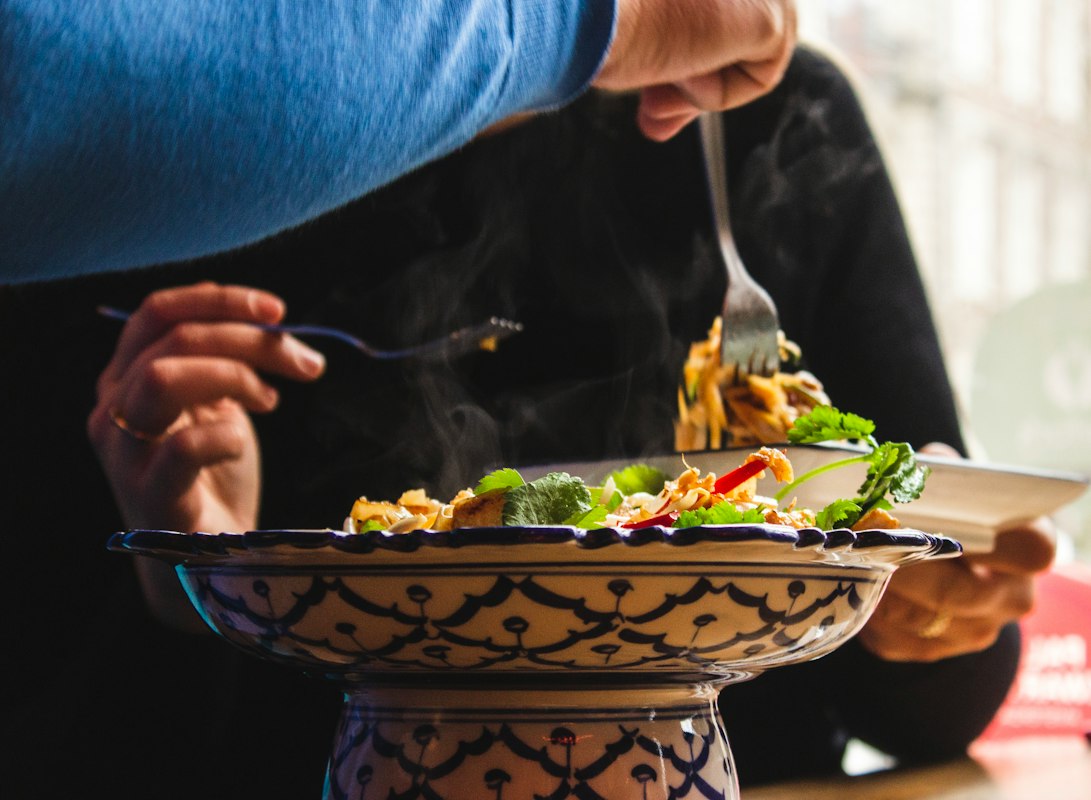 Salade verte aux protéines et légumes croquants