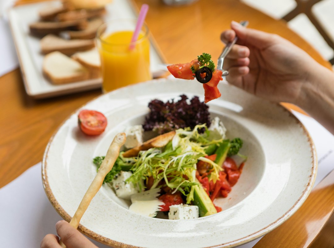 Salade méditerranéenne aux légumes et feta